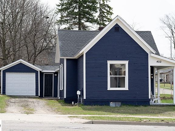 4th image of 402 E River St