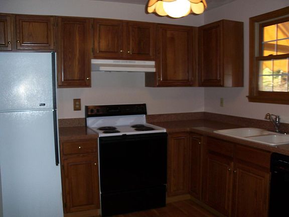 Equipped kitchen with updated appliances