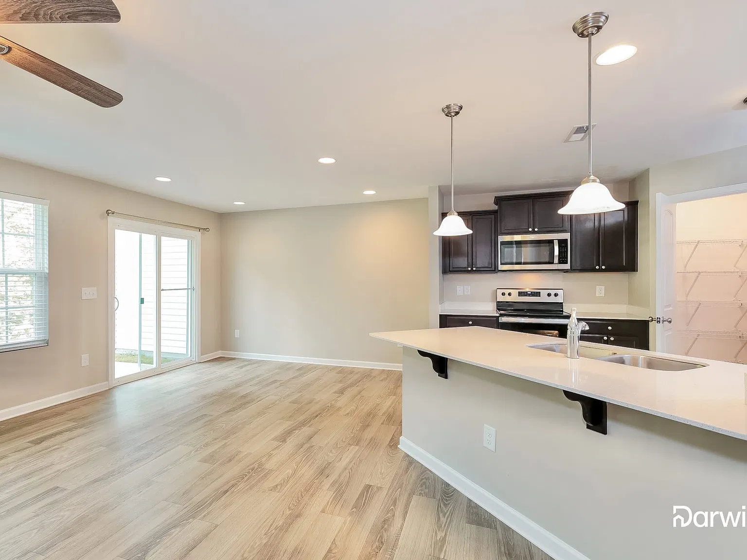 3 bed, 3.0 bath, 1618 sqft, $1,915 — Photo 3