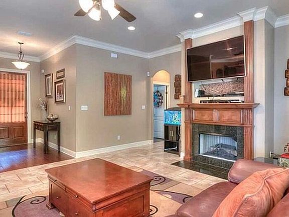 2nd image of 514 Chinquipin Dr