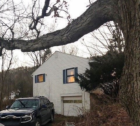2nd image of 279 W 17th St
