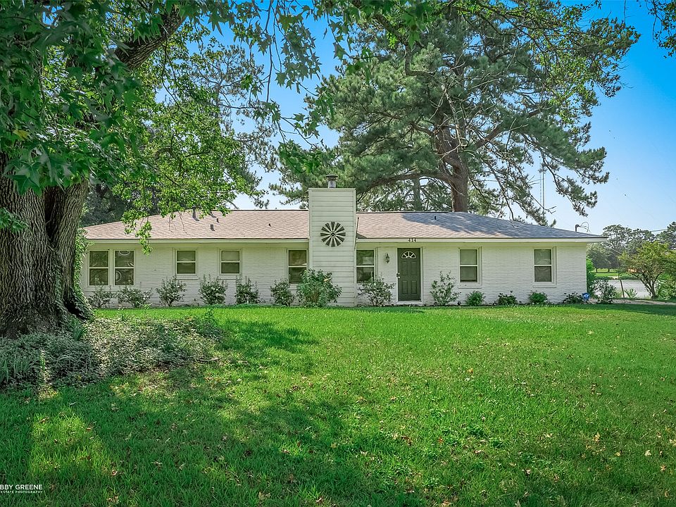 1st image of 414 Lakeshore Dr