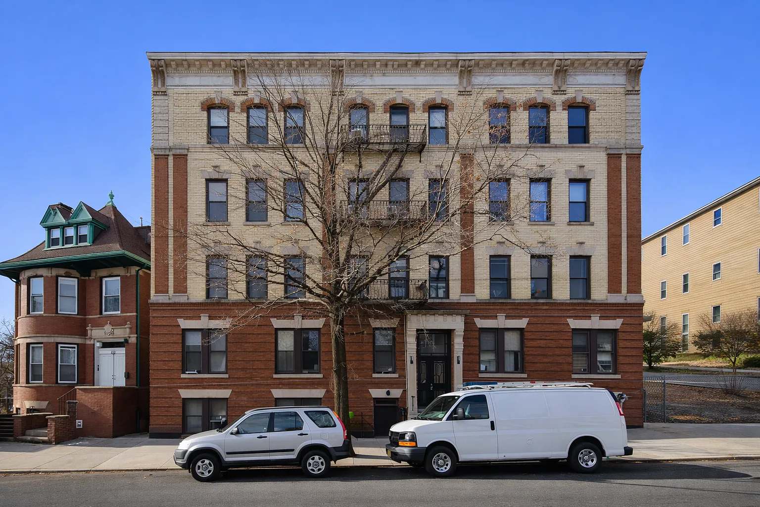 214-218 W Market St — Photo 2