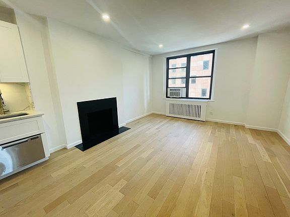 2nd image of 160 E 48th St APT 15P