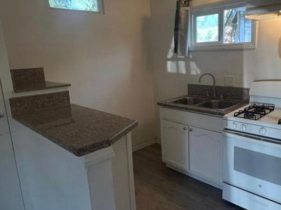 3rd image of 437 W 54th St