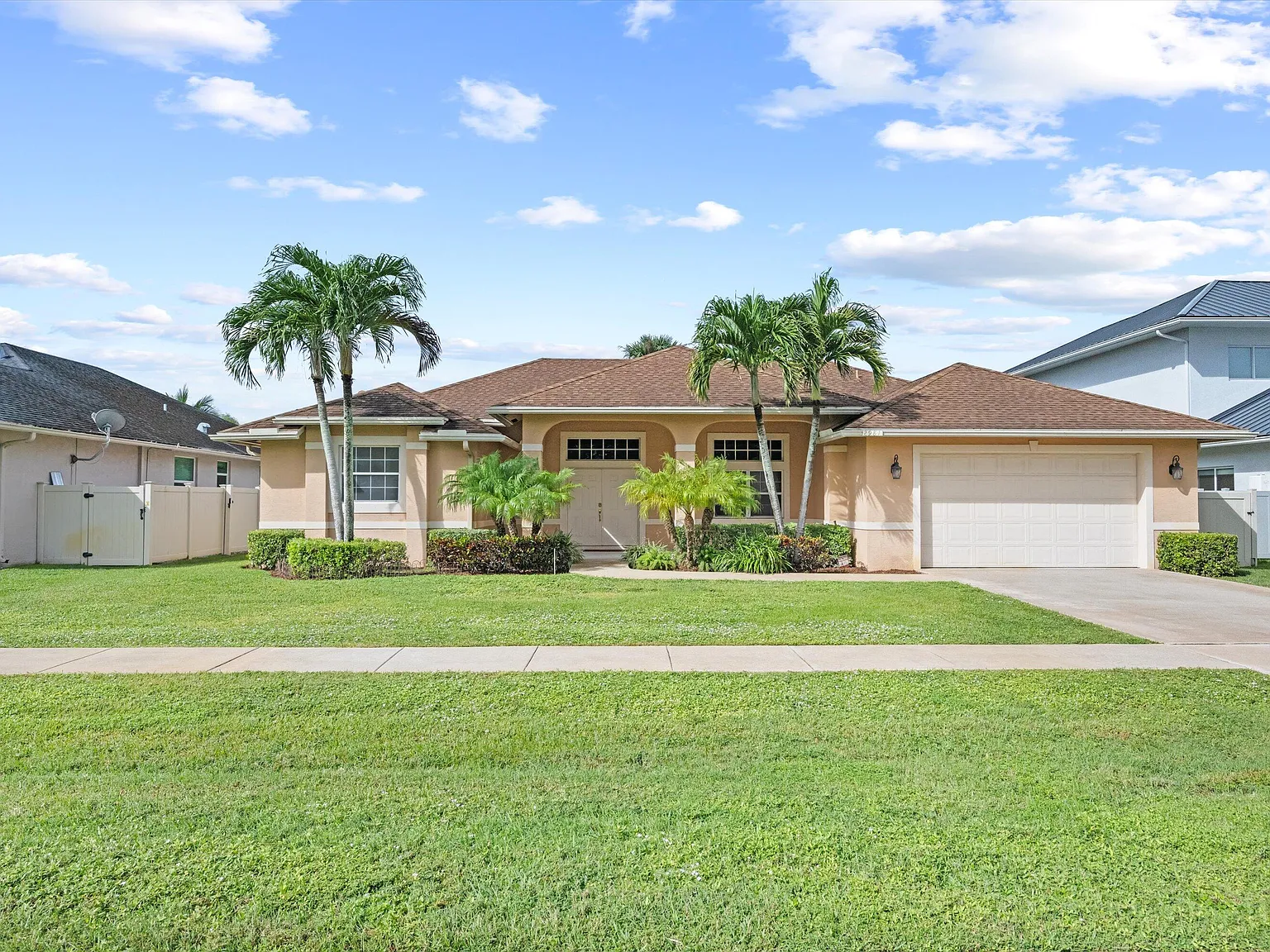 4 bed, 3.0 bath, 2438 sqft, $9,000 — Photo 2