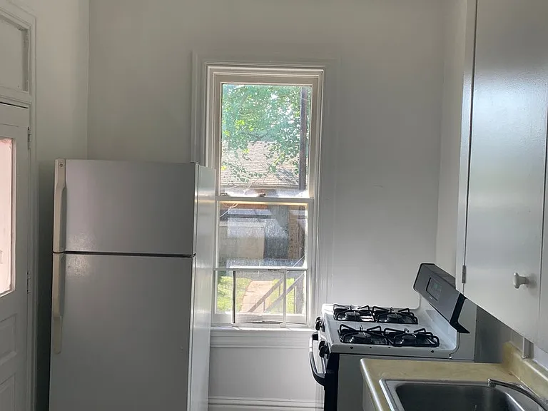 1114 W Market St #1 — Photo 11