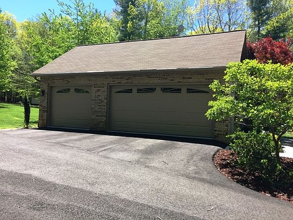 2nd image of 789 Oak Knoll Dr