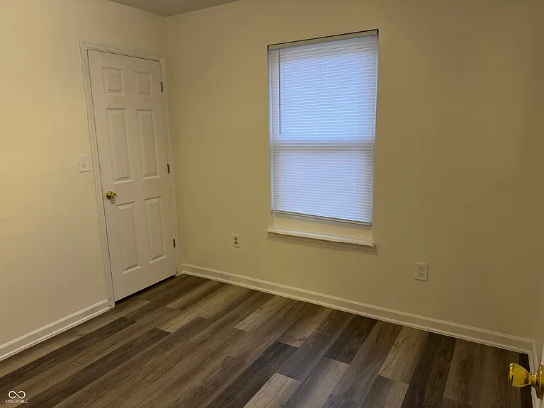 4930 Elliott Ave — Photo 12