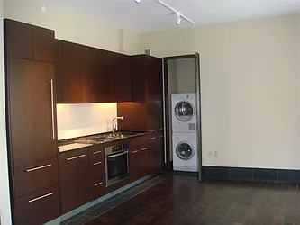 Rented by La Seven Inc.