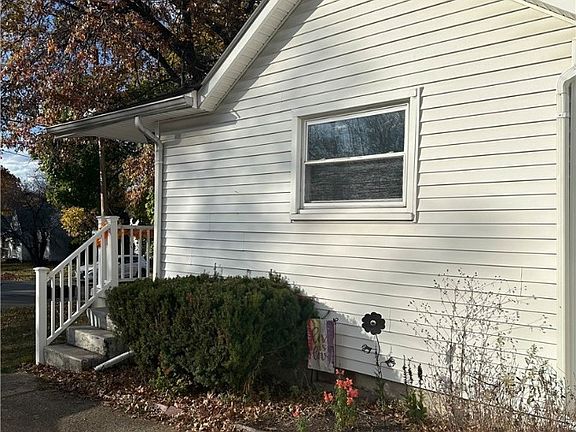4th image of 2801 Oakwood Dr