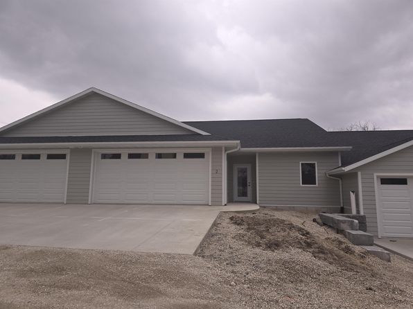 709 Washington St #2, Decorah, IA 52101
