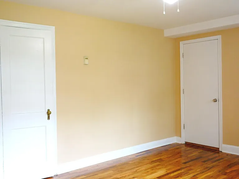 8210 Greenwood Ave — Photo 6