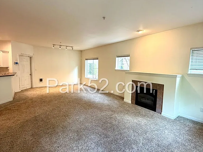 2178 Palisade Blvd — Photo 2