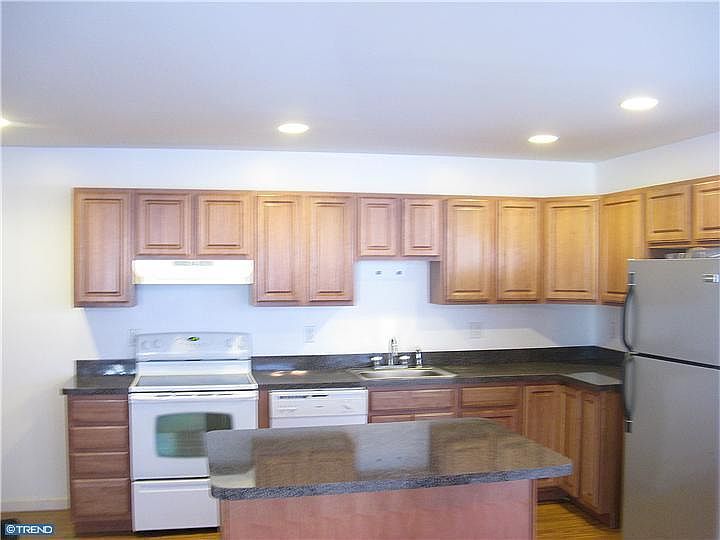 1st image of 824 N Pine St