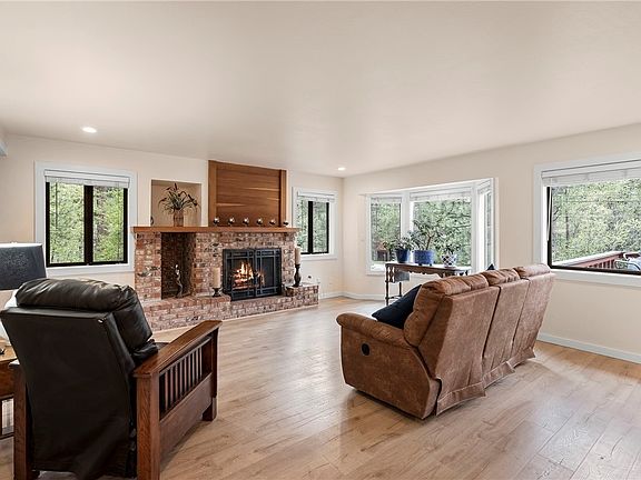 5th image of 670 Martis Peak Dr