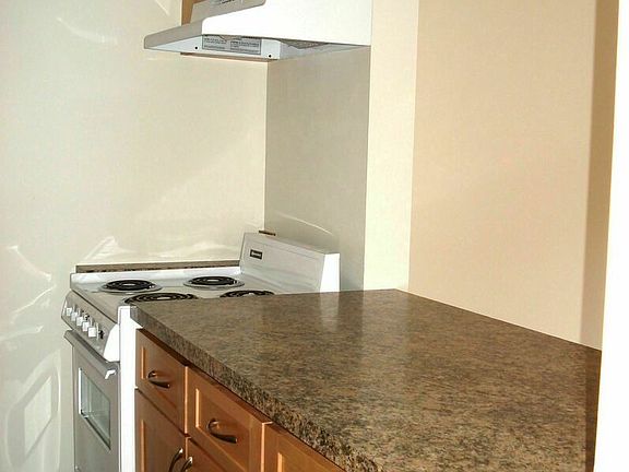 4th image of 225 E 85th St APT 806