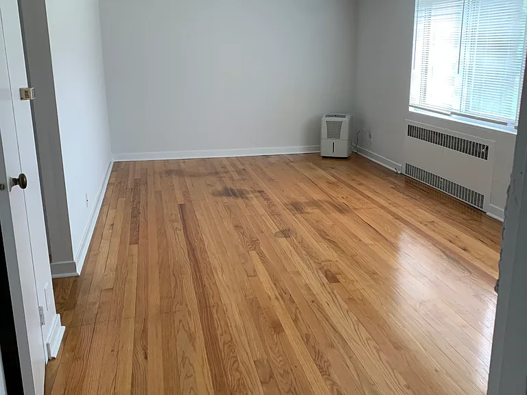 Riverview Manor Apartments — Photo 8