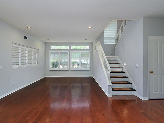5th image of 369 Saint Thomas Dr