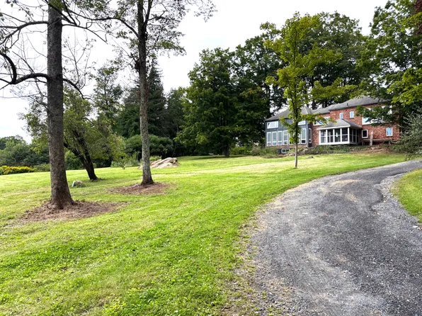 6 Corashire Rd, Monterey, MA 01245