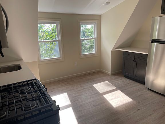 2nd image of 140 Fabyan Pl Floor 3