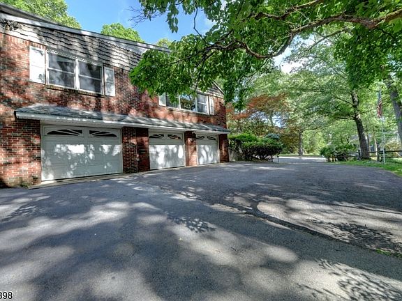 4th image of 34 Knoll Rd