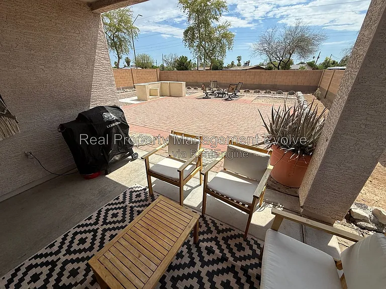 7105 S 251st Dr — Photo 16