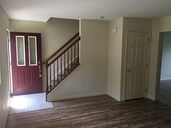 2nd image of 519 E Linden St #519