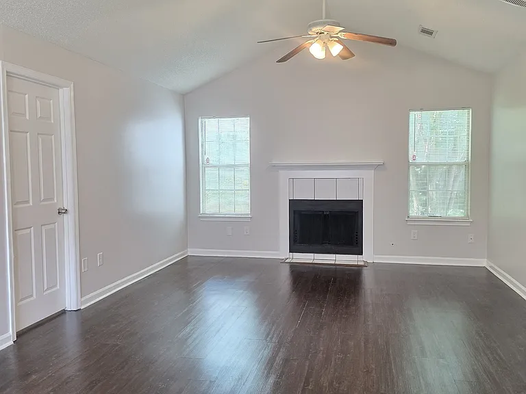 1504 Cain Ct N — Photo 4