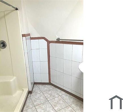 3rd image of 3922 Myrtle Ave #A