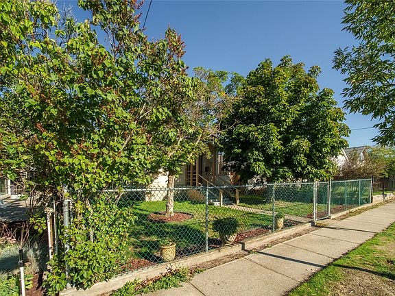 3rd image of 574 Van Horne St