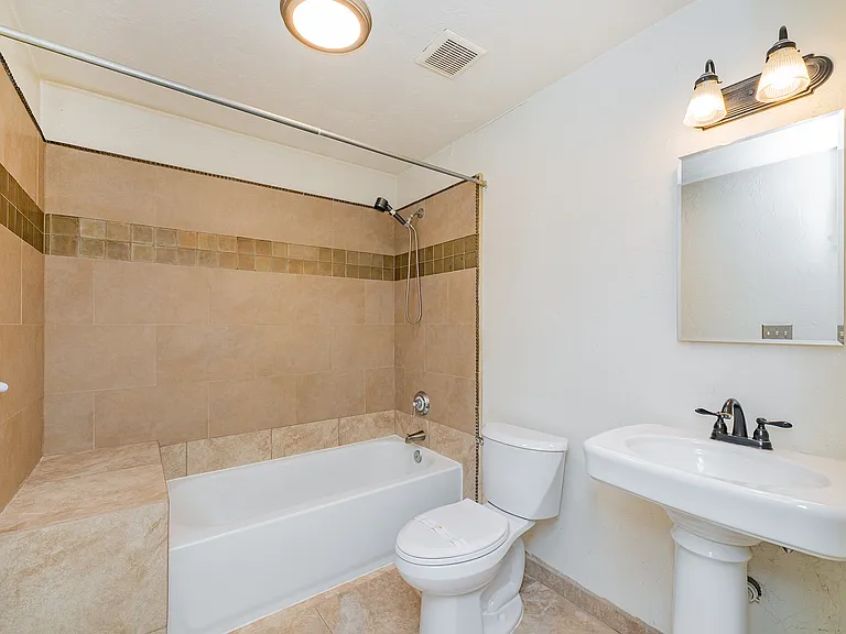 2827 E La Cienega Pl — Photo 23
