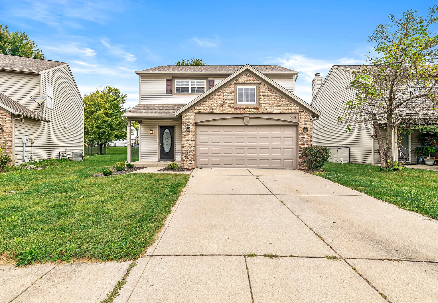 3 bed, 2.5 bath, 1440 sqft, $2,050 — Photo 2