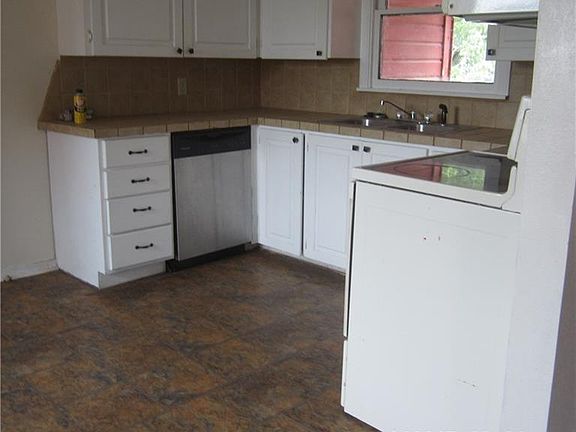 3rd image of 302 Fannin St