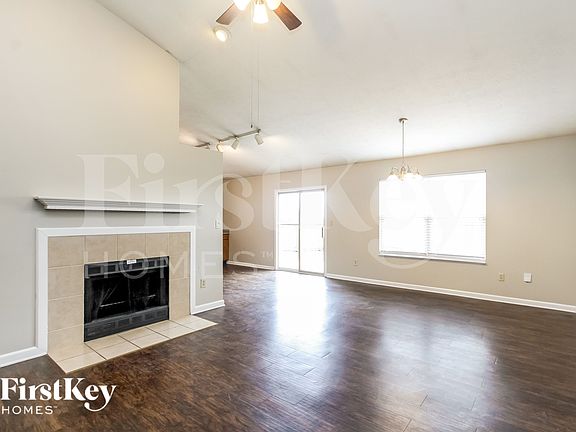 3rd image of 5923 Prairie Creek Dr
