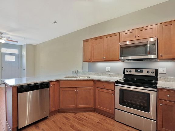 3rd image of 11905 Centre St APT 116