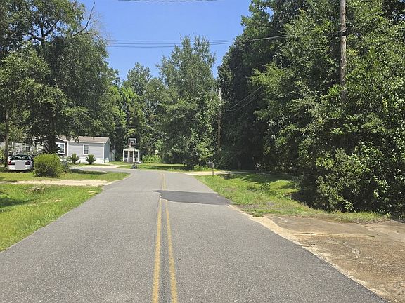 5th image of 310 Holly Cir