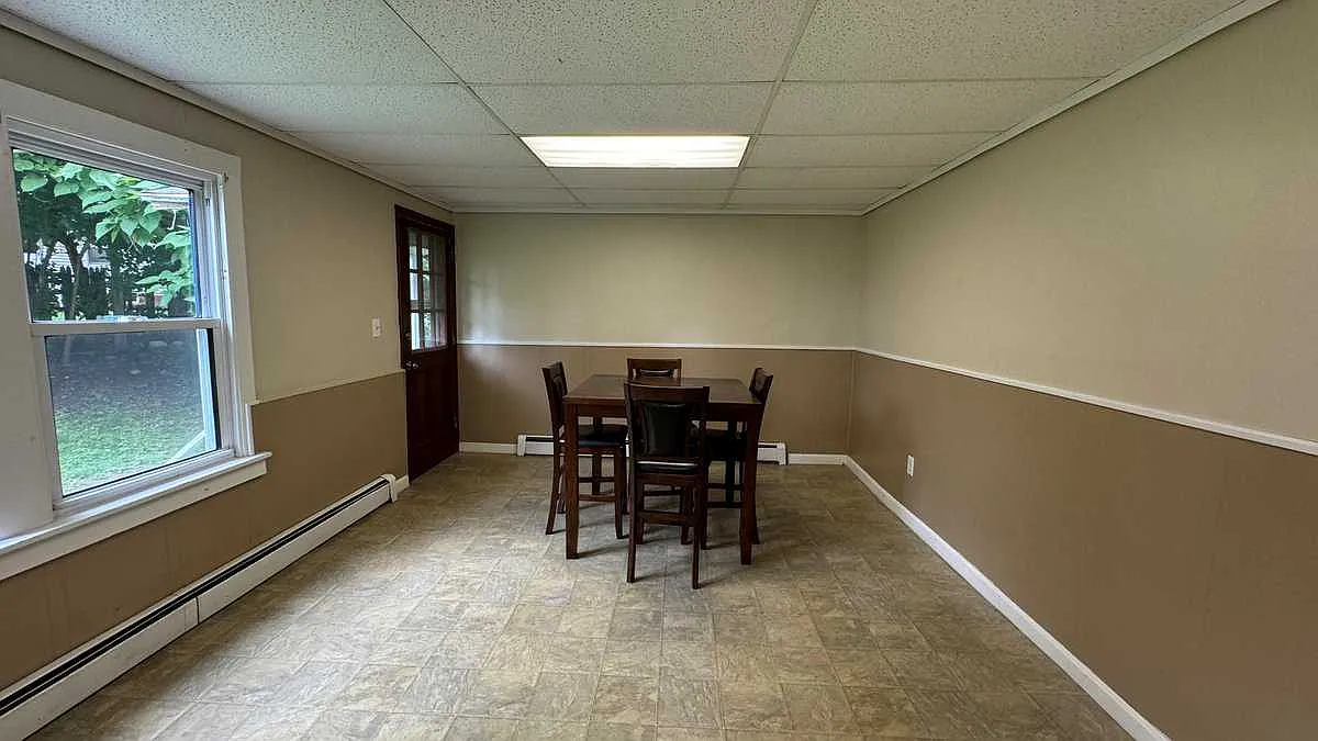 3 bed, 1000 sqft, $1,800 — Photo 3