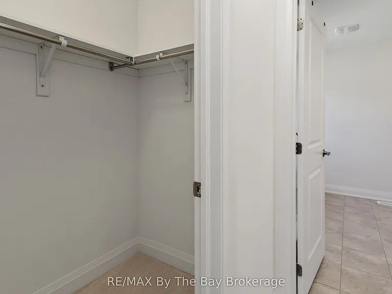 52 Amber Dr — Photo 32