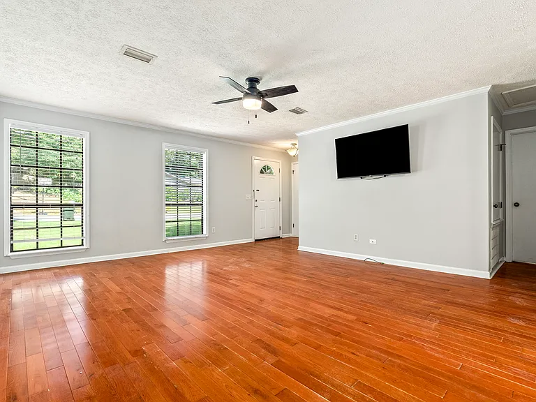 1309 Sanders St — Photo 4
