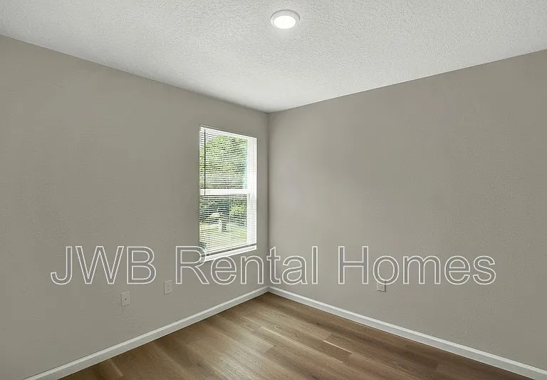 1760 Rutledge Ave — Photo 10