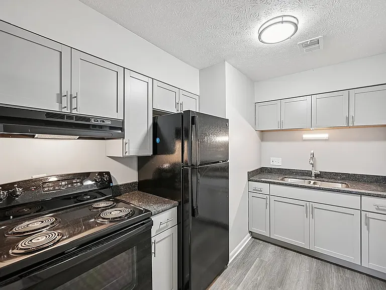Summit Park Apartments — Photo 32