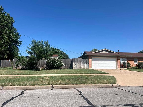 2nd image of 3301 NE Pioneer Blvd