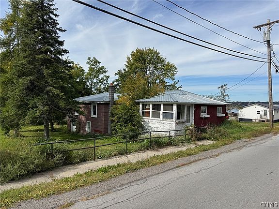 2nd image of 405 Water St