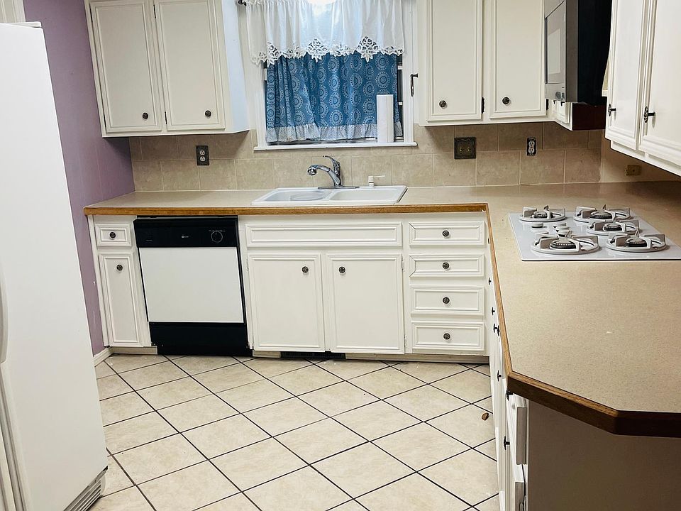 1st image of 2611 S 94th Ave E