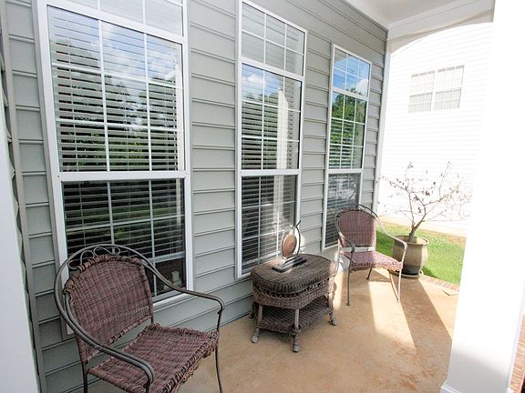 3rd image of 140 Creek Side Dr