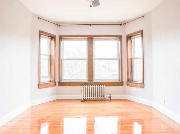 6958 N Ashland Blvd #302, Chicago, IL 60626