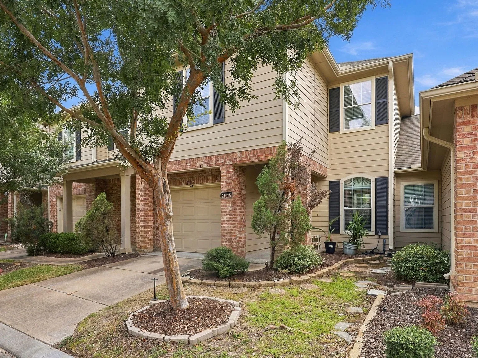 2 bed, 2.5 bath, 1160 sqft, $1,950 — Photo 2
