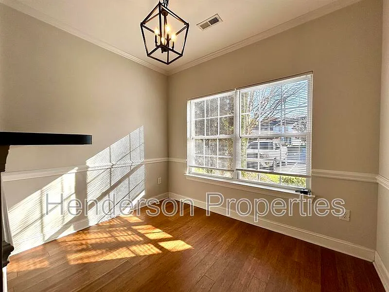 2 bed, 2.5 bath, 1390 sqft, $1,550 — Photo 3
