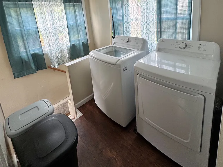 557 Emerson Dr — Photo 19
